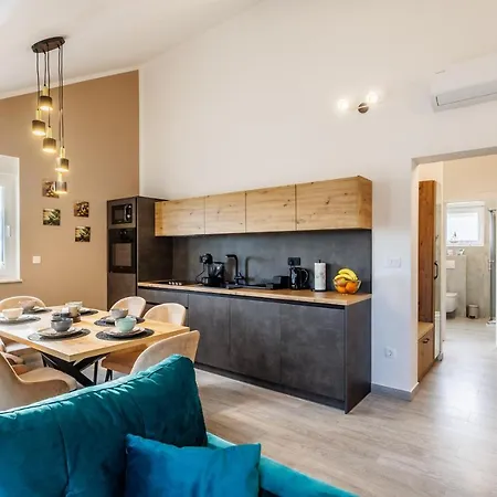 Apartmani Tanita Kastela Exterior photo